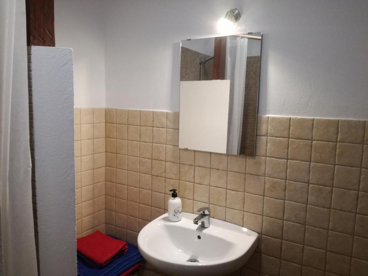 Surfhouse Hostel Famara Caleta De Famara ภายนอก รูปภาพ