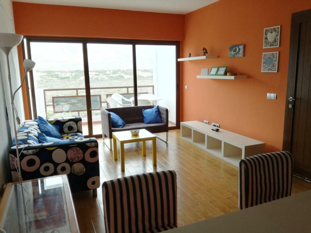 Surfhouse Hostel Famara Caleta De Famara ภายนอก รูปภาพ