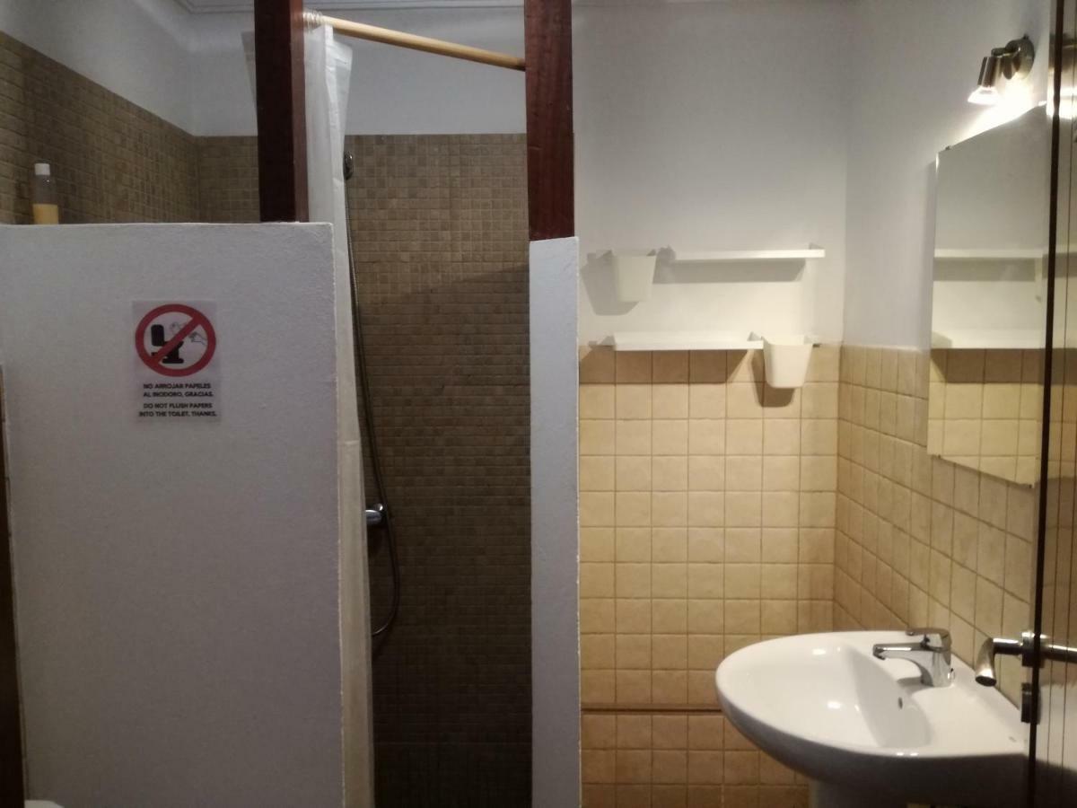 Surfhouse Hostel Famara Caleta De Famara ภายนอก รูปภาพ