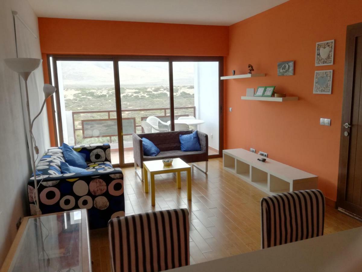 Surfhouse Hostel Famara Caleta De Famara ภายนอก รูปภาพ