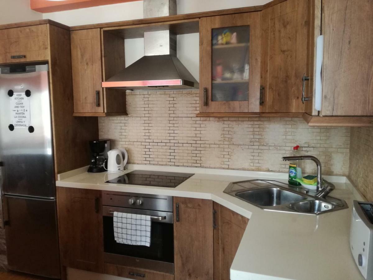 Surfhouse Hostel Famara Caleta De Famara ภายนอก รูปภาพ